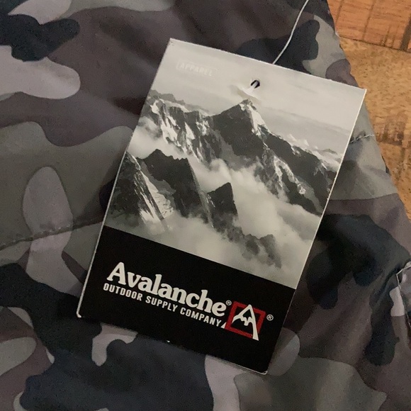 Avalanche camo vest.  Child’s med 5-6 NWT - Picture 2 of 8